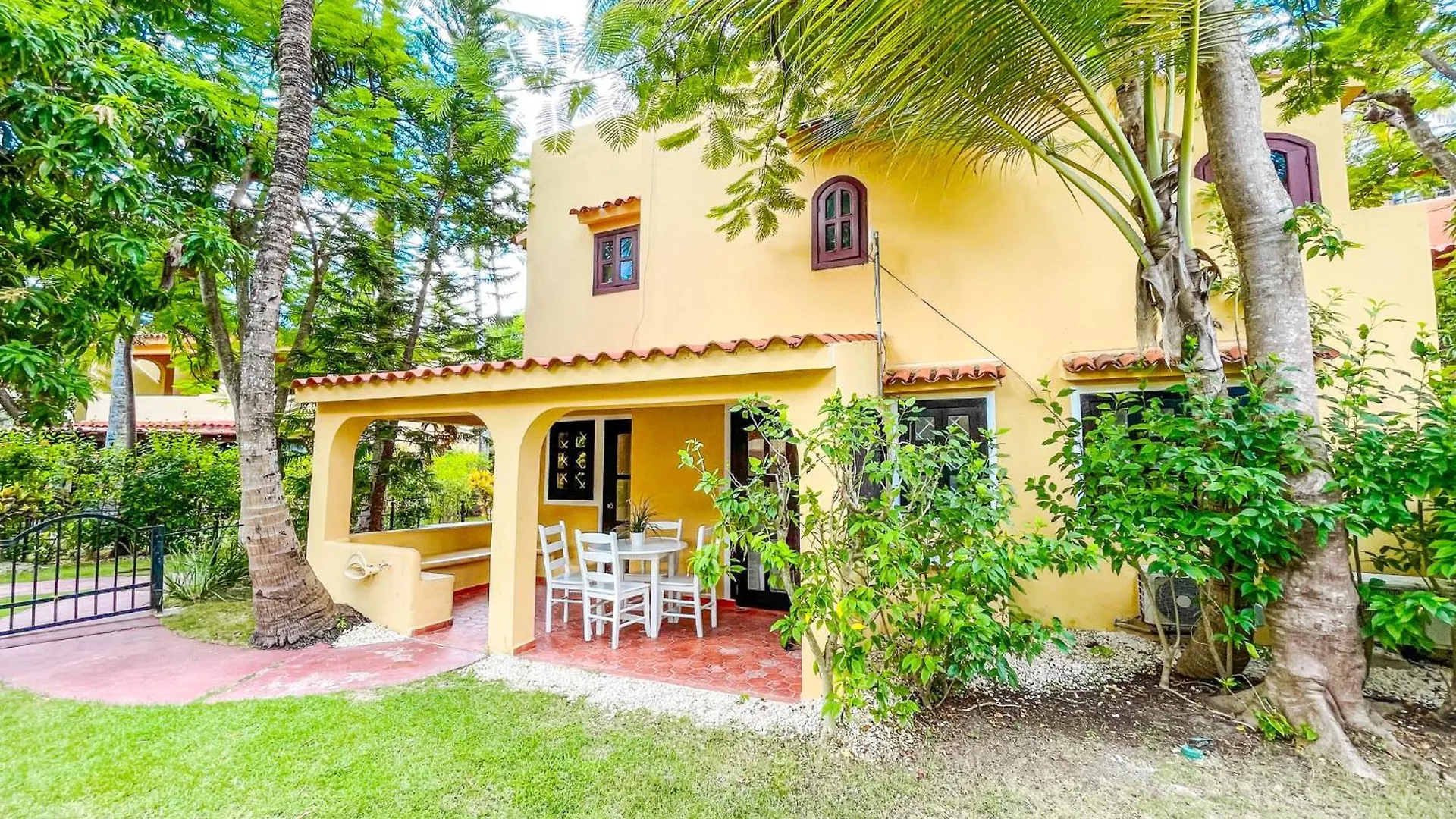 Resort Beach Condo-Hotel With Villas & Private Apartments Wifi Bbq Beach Club & Spa Punta Cana